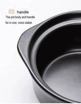 Close-up of Ceramic Casserole Dish 24 cm handle, showing integrated design for enhanced stability and grip.
